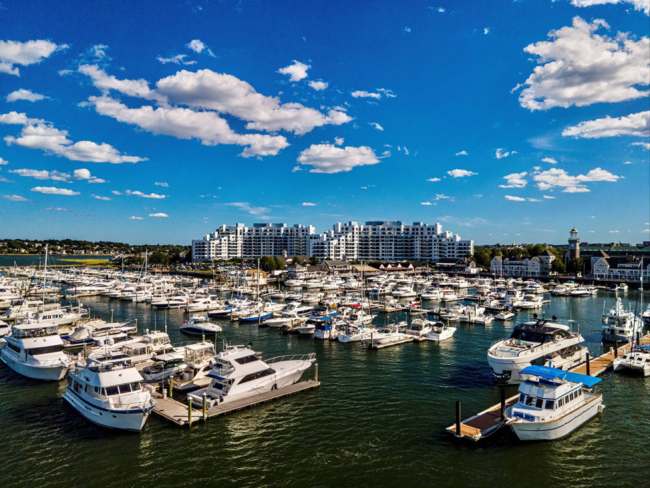 Bateaux de plaisance dans une marina